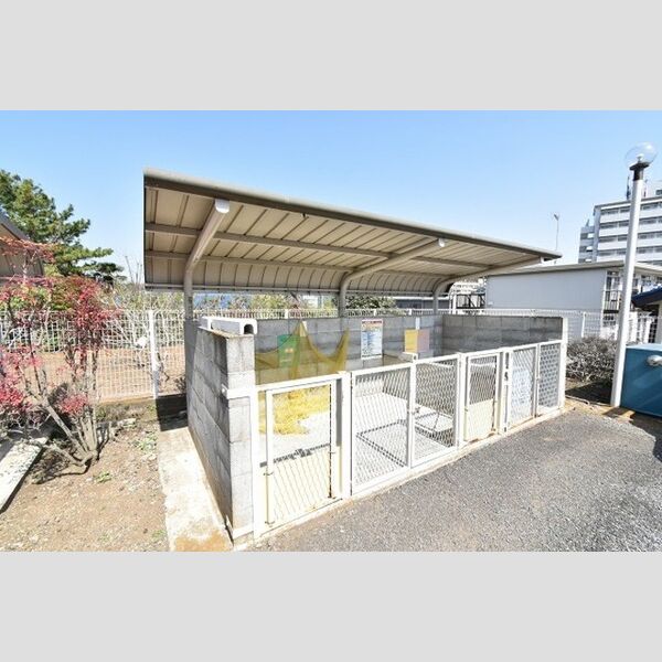 現地周辺 (ゴミ集積場)
