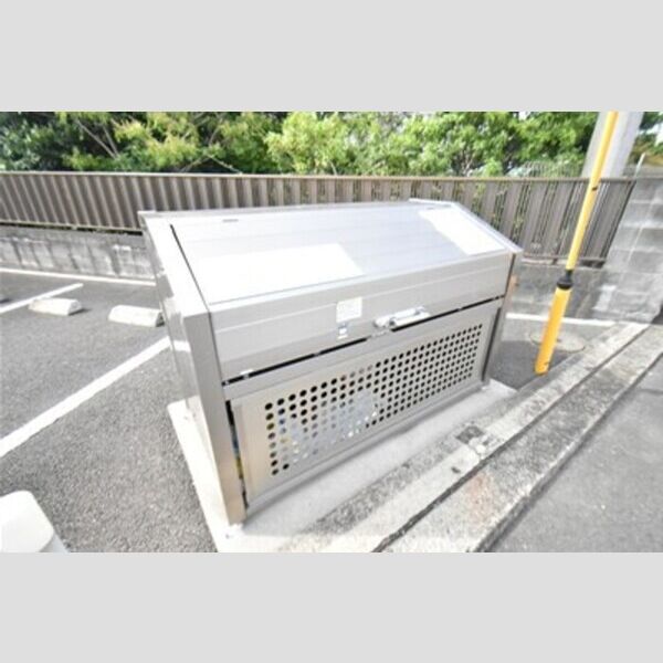 現地周辺 (専用ゴミ置場)