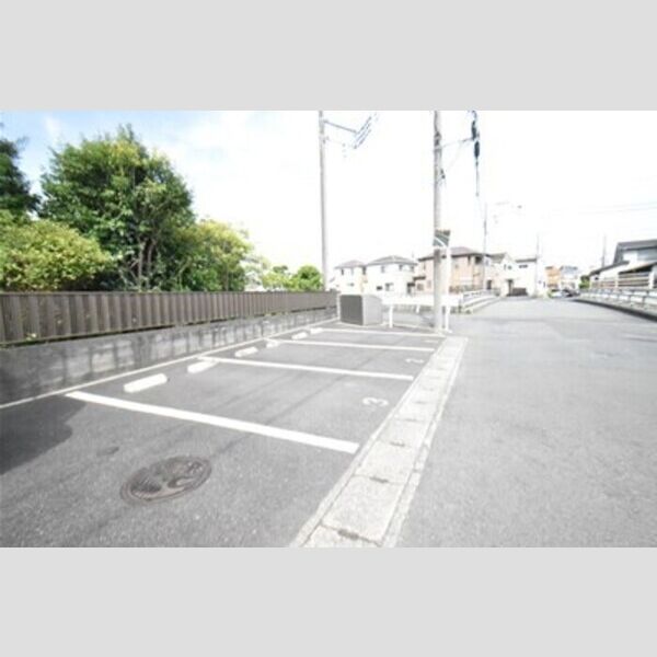 駐車場 (駐車場と前面道路の様子)