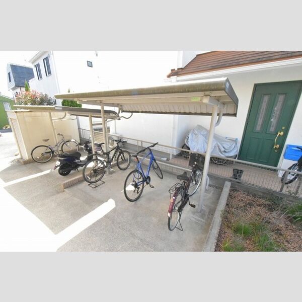 現地周辺 (駐輪場)