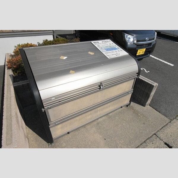 現地周辺 (ダストボックス)