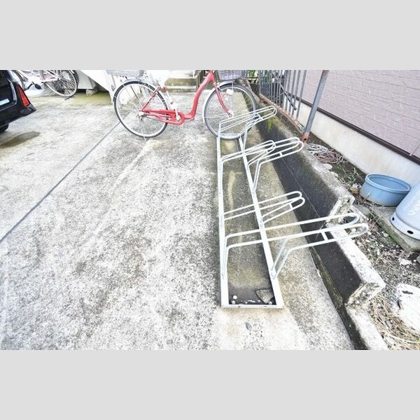 現地周辺 (駐輪場)