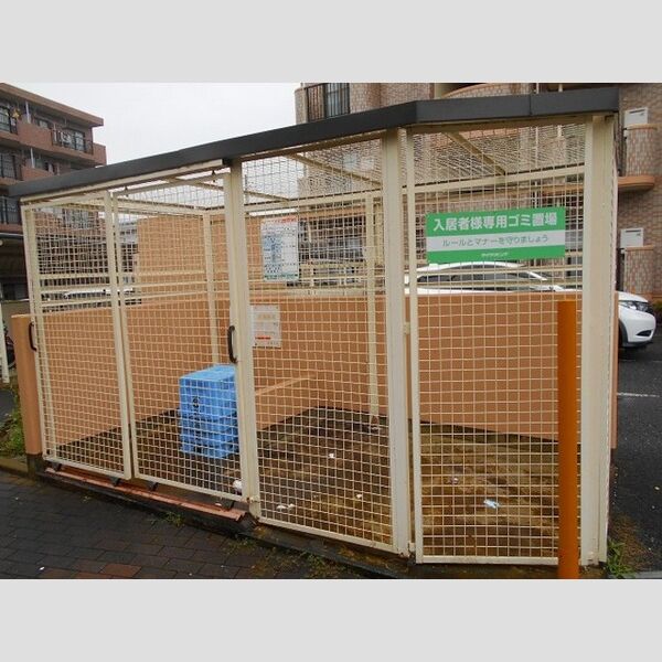 現地周辺 (ゴミ置き場)