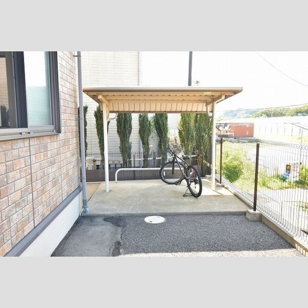 現地周辺 (駐輪場)