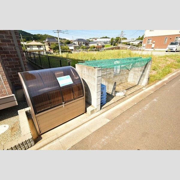 現地周辺 (ゴミ置き場)