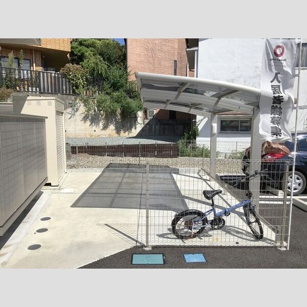 現地周辺 (駐輪場)