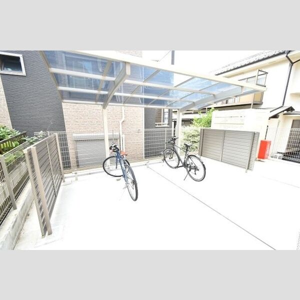 現地周辺 (駐輪場)