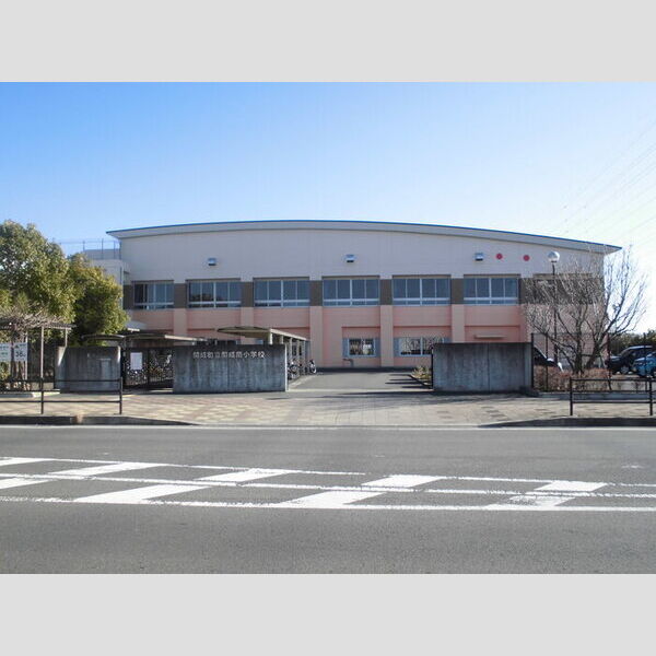 現地周辺 (♪開成町立開成南小学校です♪)