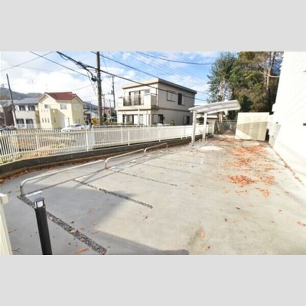 現地周辺 (バイク置き場)