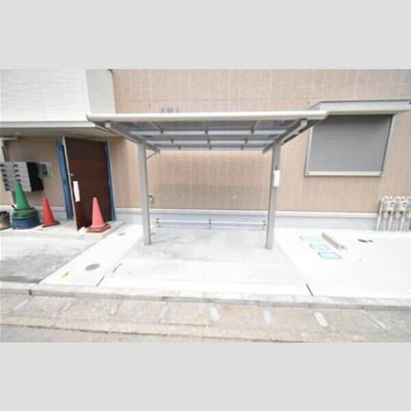 現地周辺 (駐輪場)