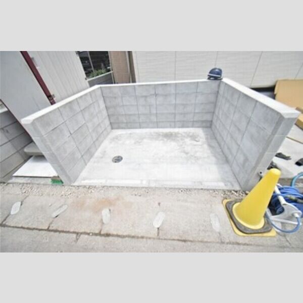 現地周辺 (ゴミ置場)