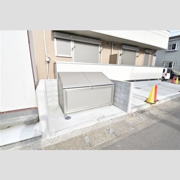 現地周辺 (ゴミストッカー)