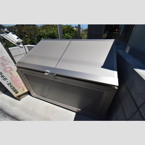 現地周辺 (ゴミ置場)