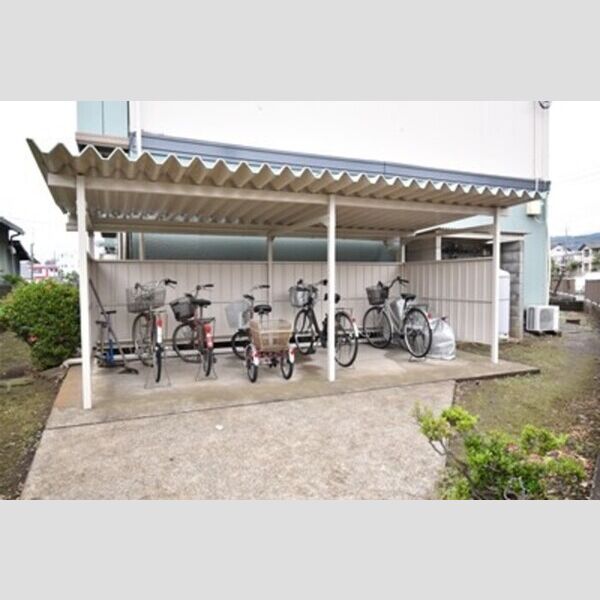 現地周辺 (駐輪場)