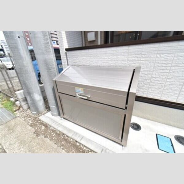 現地周辺 (ゴミ置場)