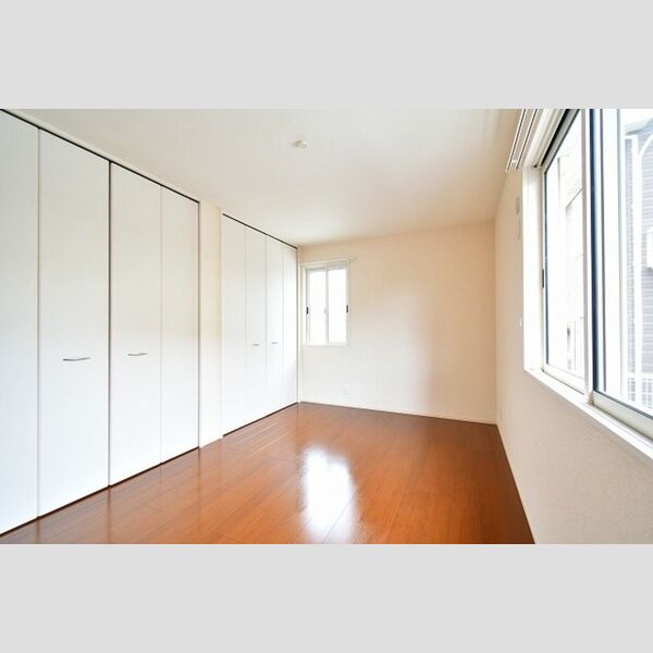 その他 (洋室8帖)