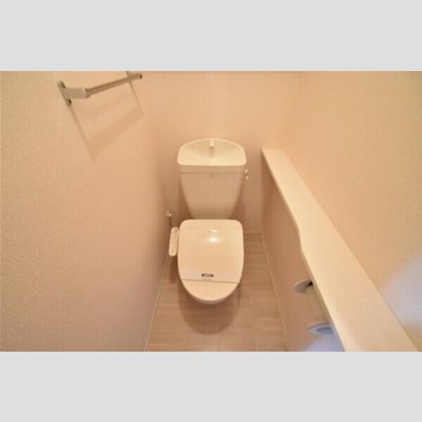 トイレ (トイレ)