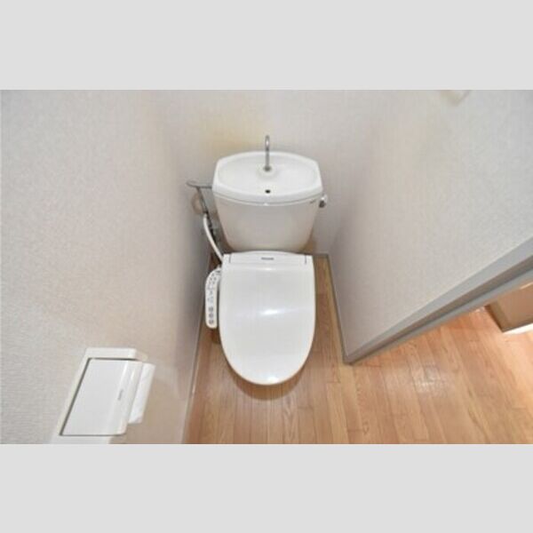 トイレ (トイレ)