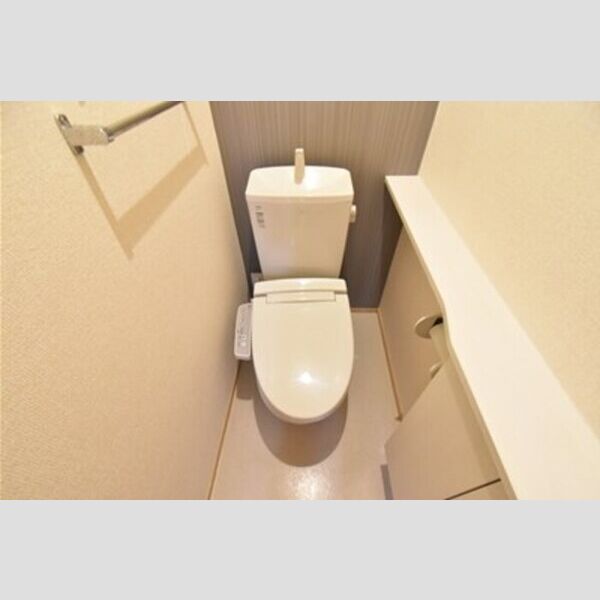 トイレ (トイレ)