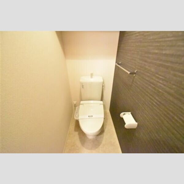 トイレ (トイレ)