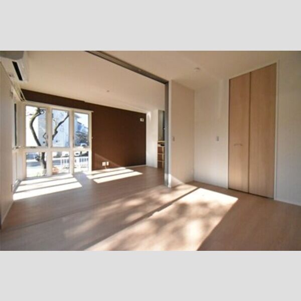 その他 (居室とリビングダイニング)