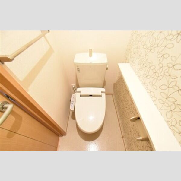 トイレ (トイレ)