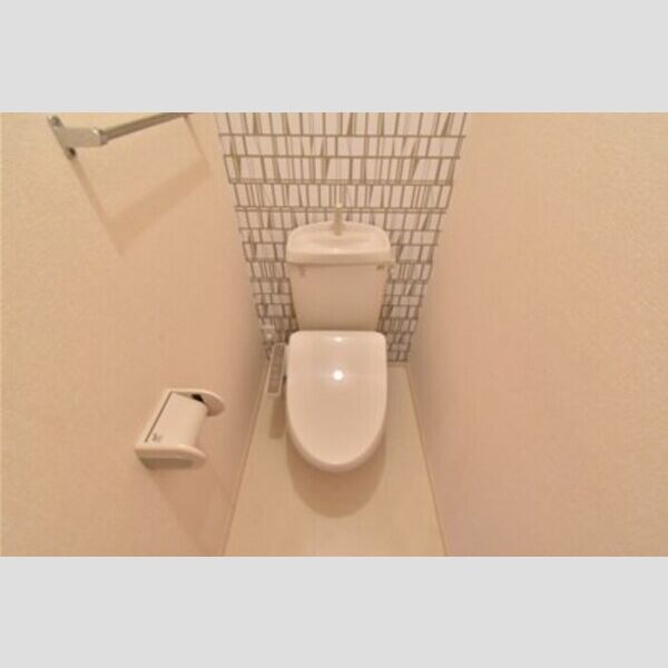 トイレ (トイレ)