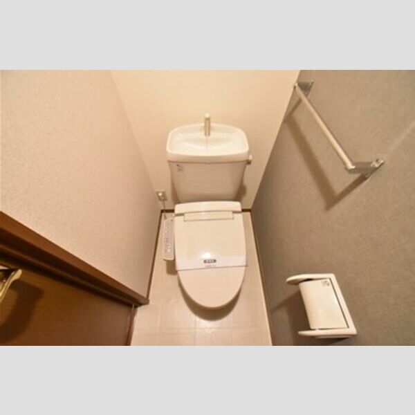 トイレ (トイレ)