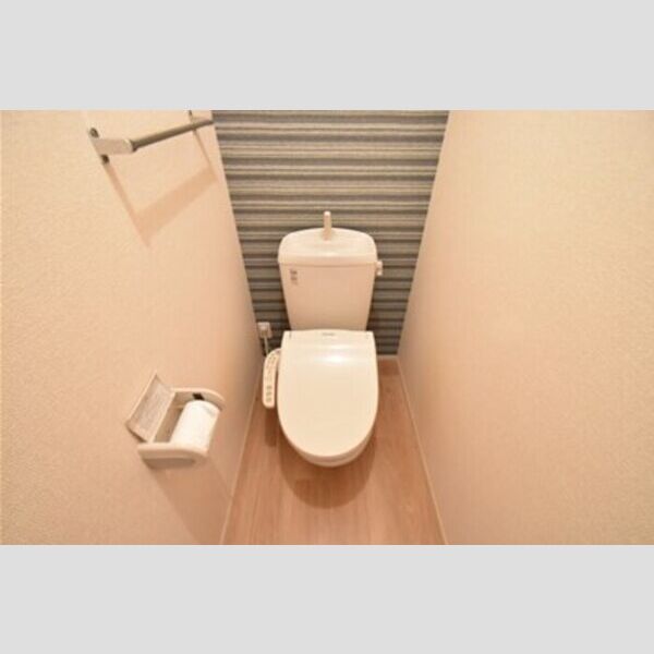 トイレ (トイレ)