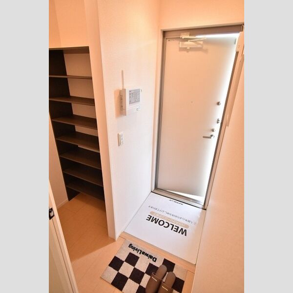 玄関 (シューズクローゼット付)