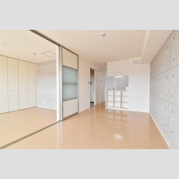 居室・リビング (対面キッチン方向を望む)