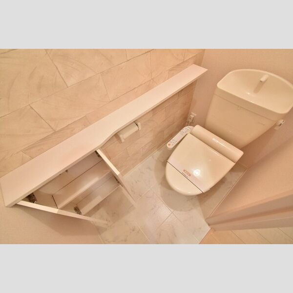 トイレ (温水洗浄暖房便座 (サイドテーブル&収納付))