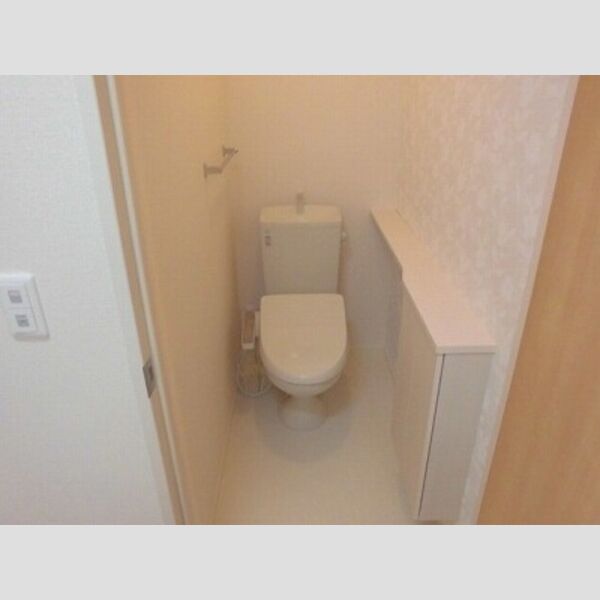 トイレ (■温水洗浄暖房便座機能付トイレです■)