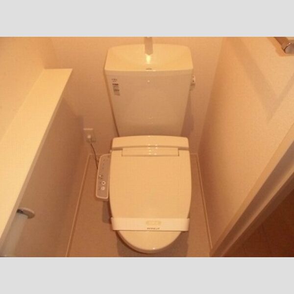 トイレ (■温水洗浄暖房便座機能付のトイレです■)