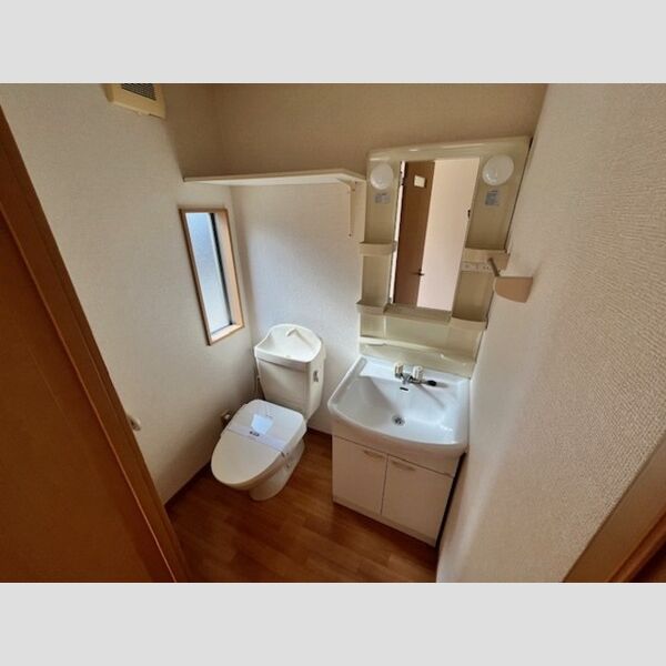 トイレ (トイレ)