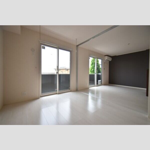 その他 (居室とリビングダイニング)