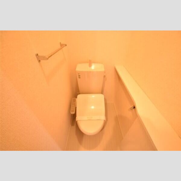 トイレ (トイレ)