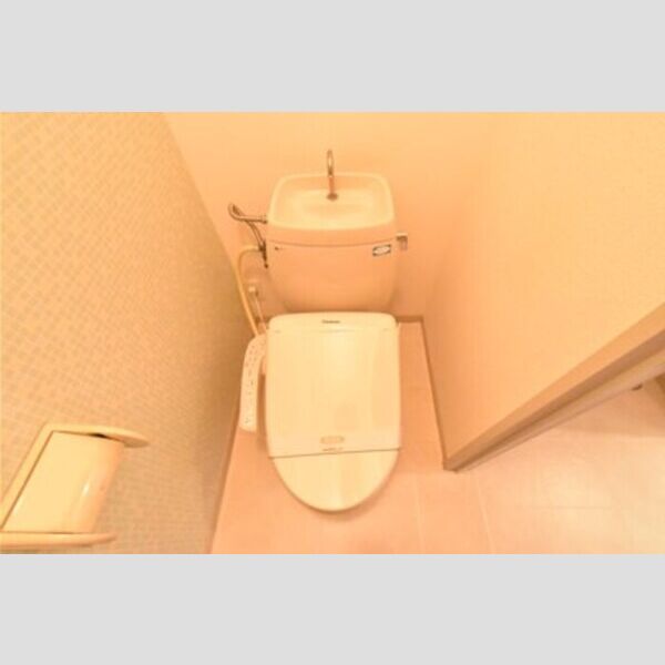 トイレ (トイレ)