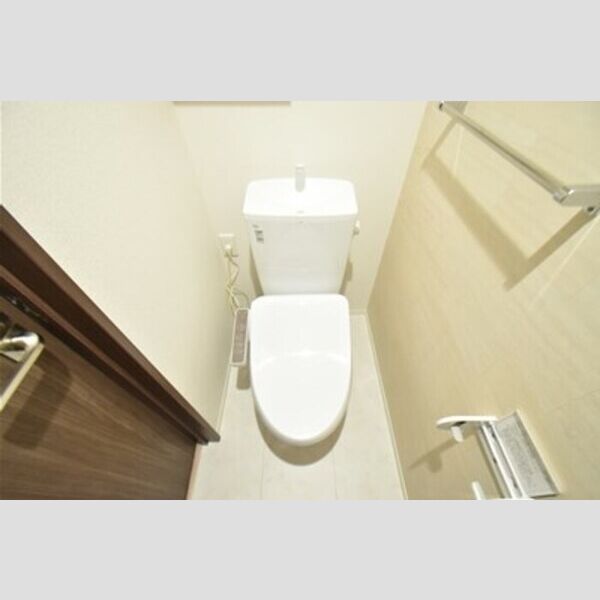 トイレ (トイレ)
