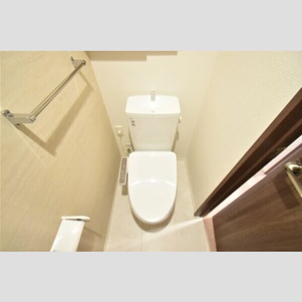 トイレ (トイレ)