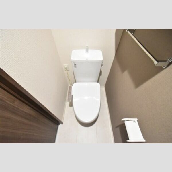 トイレ (トイレ)