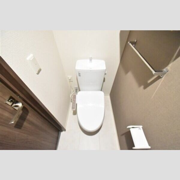トイレ (トイレ)