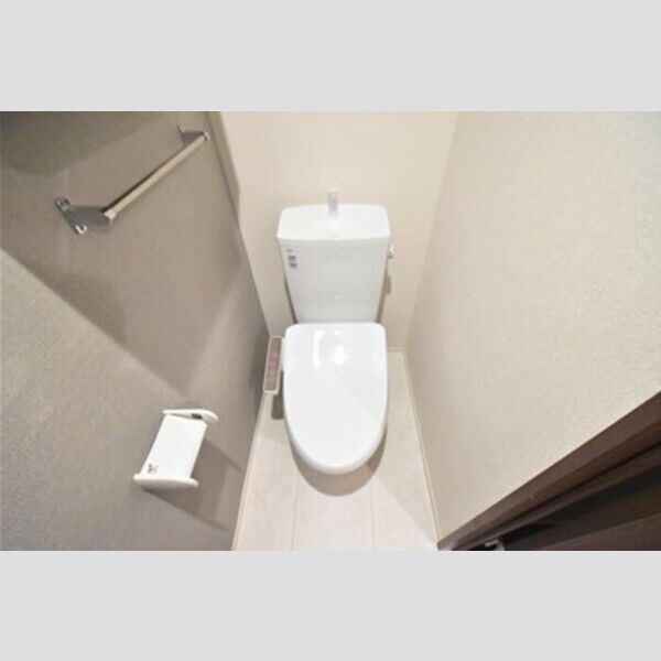トイレ (トイレ)