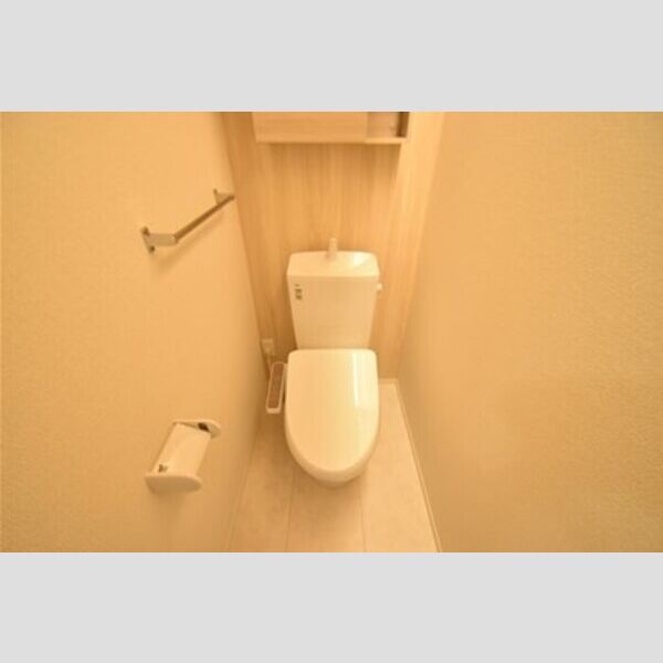 トイレ (トイレ)