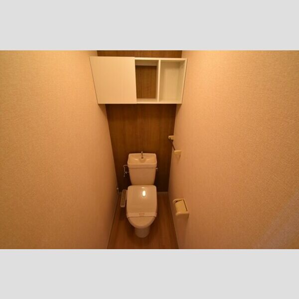 トイレ (トイレ)