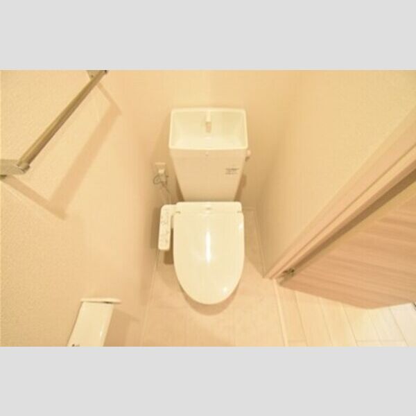 トイレ (トイレ)