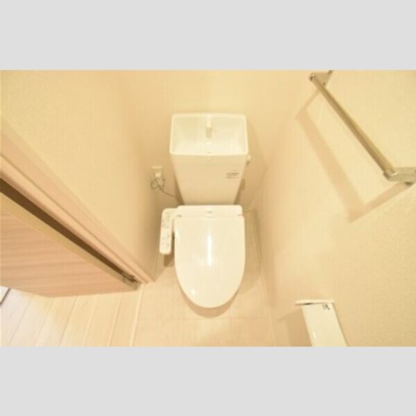 トイレ (トイレ)