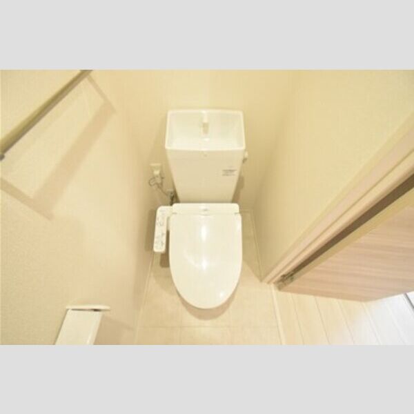 トイレ (トイレ)