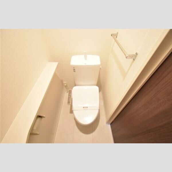 トイレ (トイレ)