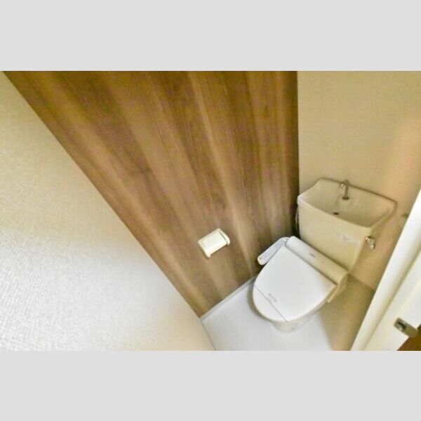 トイレ (トイレ)